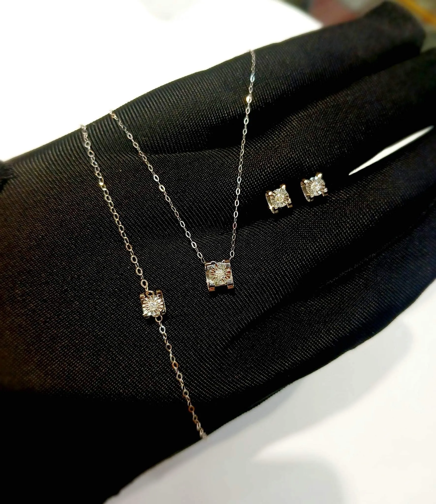 Diamond Stud Jewelry Set with Enlarger 18K Gold